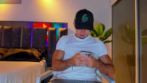 Santiago Seans online show from 10.12.25