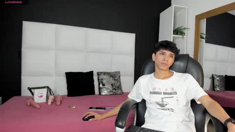 Snapshot of santy_carrington chatting on 12.04.24 Santiago Carrington online show from 12.04.24