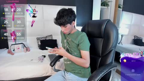 Snapshot of santy_carrington chatting on 12.07.24 Santiago Carrington online show from 12.07.24