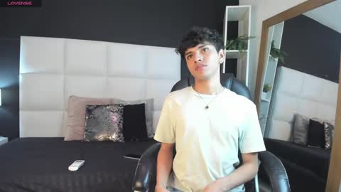 Snapshot of santy_carrington chatting on 12.13.24 Santiago Carrington online show from 12.13.24