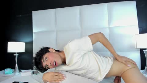 Snapshot of santy_carrington chatting on 12.20.24 Santiago Carrington online show from 12.20.24