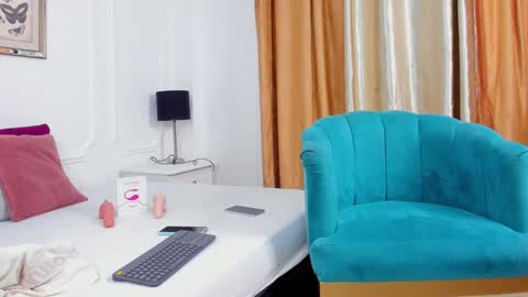 Snapshot of santy_carrington chatting on 12.30.24 Santiago Carrington online show from 12.30.24