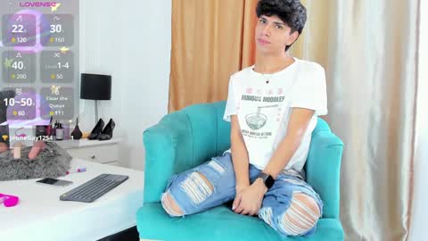 Snapshot of santy_carrington chatting on 01.24.25 Santiago Carrington online show from 01.24.25