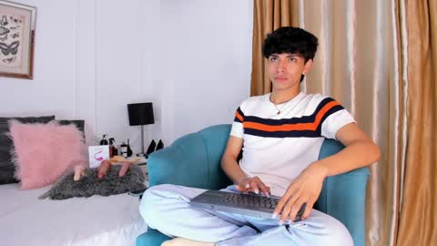 Snapshot of santy_carrington chatting on 02.03.25 Santiago Carrington online show from 02.03.25