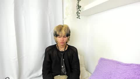 Snapshot of santy_kitty chatting on 12.19.24 kitty online show from 12.19.24