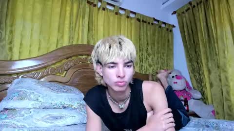 Snapshot of santy_kitty chatting on 12.30.24 kitty online show from 12.30.24