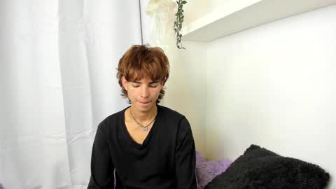 Snapshot of santy_kitty chatting on 01.08.25 kitty online show from 01.08.25