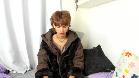 Snapshot of santy_kitty chatting on 01.13.25 kitty online show from 01.13.25