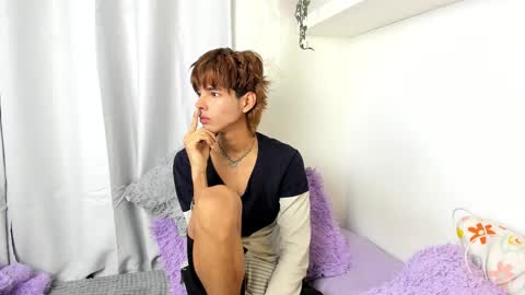 Snapshot of santy_kitty chatting on 01.14.25 kitty online show from 01.14.25