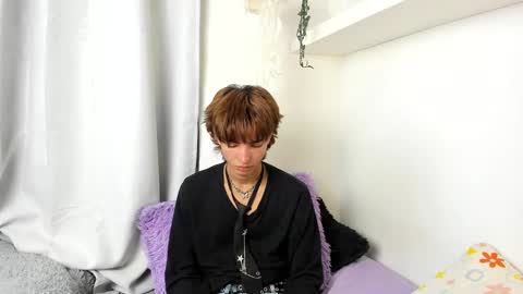 Snapshot of santy_kitty chatting on 01.16.25 kitty online show from 01.16.25