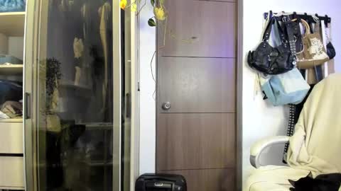 Snapshot of santy_kitty chatting on 01.25.25 kitty online show from 01.25.25