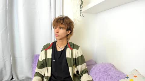 Snapshot of santy_kitty chatting on 02.12.25 kitty online show from 02.12.25