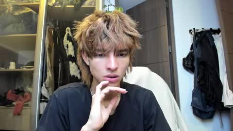 Snapshot of santy_kitty chatting on 02.14.25 kitty online show from 02.14.25