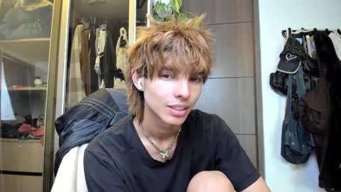 Snapshot of santy_kitty chatting on 02.16.25 kitty online show from 02.16.25