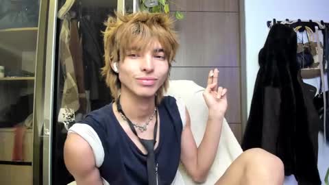 Snapshot of santy_kitty chatting on 02.26.25 kitty online show from 02.26.25