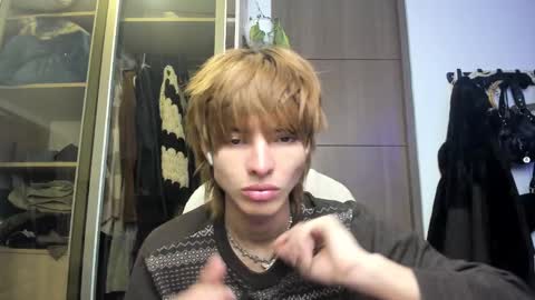 Snapshot of santy_kitty chatting on 03.04.25 kitty online show from 03.04.25