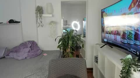 Snapshot of santy_kitty chatting on 11.06.25 kitty online show from 11.06.25