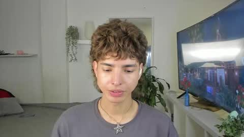 Snapshot of santy_kitty chatting on 11.12.25 kitty online show from 11.12.25