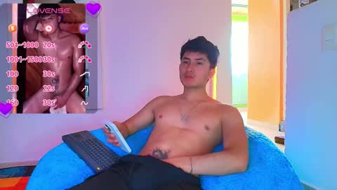 Santyago online show from 11.08.25