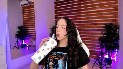 Snapshot of sapphire_venus chatting on 05.21.26 Valerin online show from 05.21.26