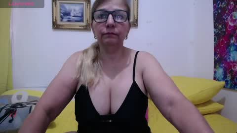 Snapshot of sara211 chatting on 04.26.26 sara online show from 04.26.26