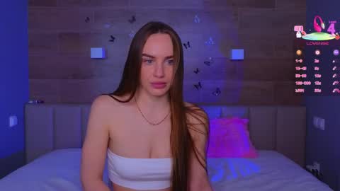 Snapshot of sara_crosss chatting on 04.17.26 Sara online show from 04.17.26