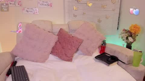 Sara Crowe online show from 02.12.26