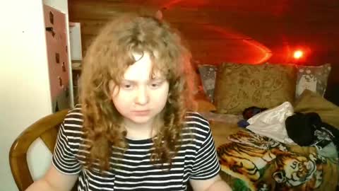 Snapshot of sara_del_sun chatting on 04.26.26 Sara online show from 04.26.26