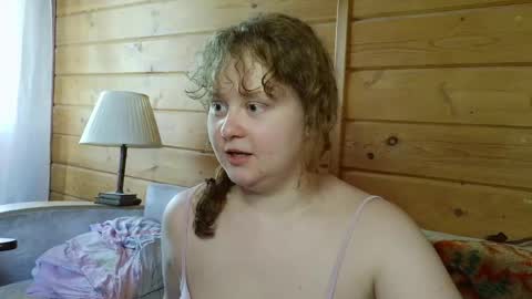 Snapshot of sara_del_sun chatting on 05.18.26 Sara online show from 05.18.26