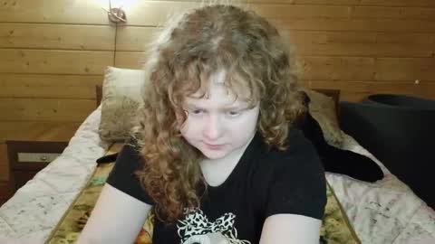 Snapshot of sara_del_sun chatting on 05.25.26 Sara online show from 05.25.26