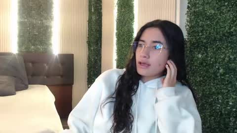 Sara online show from 04.23.26