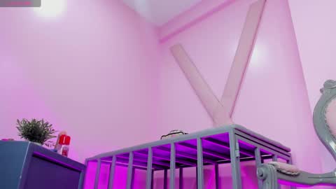 Sara HooT  online show from 01.17.25