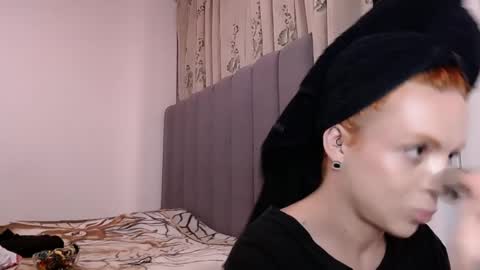 sara_johnson__ online show from 04.19.26