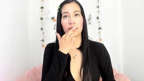 Snapshot of sara_kurt chatting on 03.02.25 Sara online show from 03.02.25