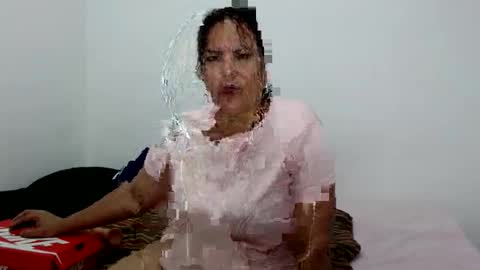 Snapshot of sara_love43 chatting on 01.06.25 Sara love online show from 01.06.25