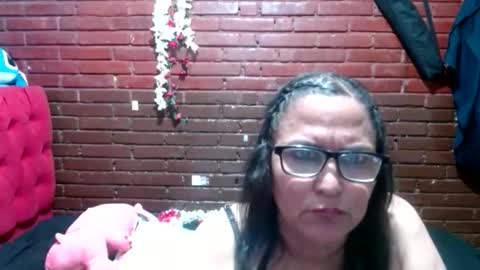 Snapshot of sara_love43 chatting on 05.14.26 Sara love online show from 05.14.26