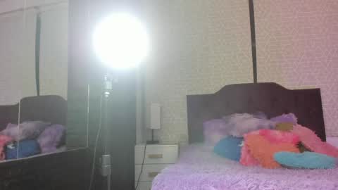 Sara Love online show from 04.25.26