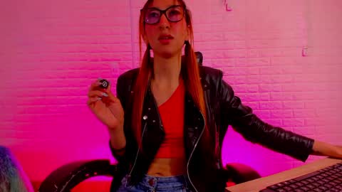 Sara Love online show from 05.31.26