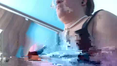 sara_thonson_ online show from 12.12.24