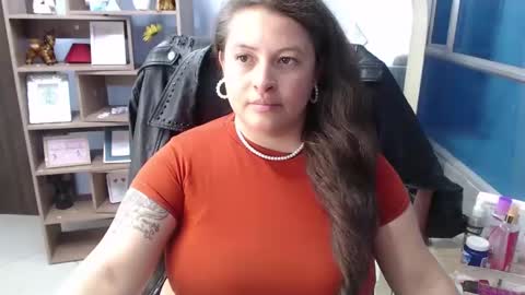 sara_thonson_ online show from 02.19.25