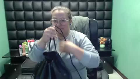 sara_thonson_ online show from 02.21.25