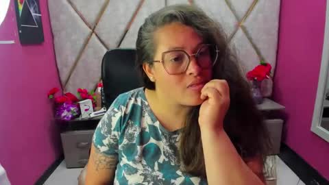 sara_thonson_ online show from 04.18.26