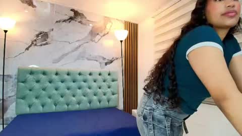 Snapshot of sara_vasquez_ chatting on 07.25.26 Sara Vazques online show from 07.25.26
