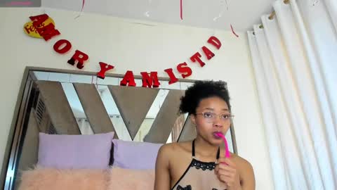 Snapshot of sara_williams01 chatting on 09.25.25 SARA 730 A 200 PM online show from 09.25.25