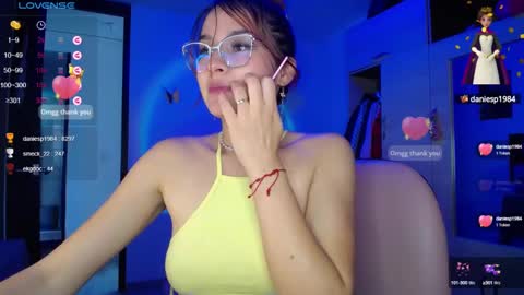 Snapshot of sara_wish_ chatting on 12.08.24 Bri online show from 12.08.24