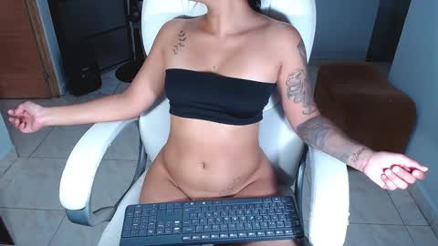 Snapshot of sara_y_rauw chatting on 02.04.25 Sara online show from 02.04.25