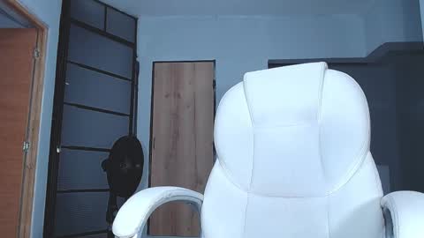 Snapshot of sara_y_rauw chatting on 02.15.25 Sara online show from 02.15.25
