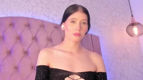 Snapshot of saraa_joness_ chatting on 07.18.26 Sara online show from 07.18.26