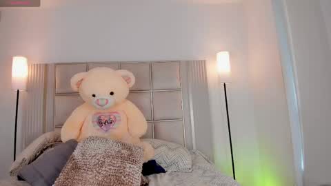 Snapshot of saraa_milleer chatting on 06.02.26 Sara Miller online show from 06.02.26