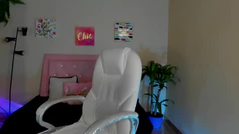 Sarah Ramirez online show from 02.15.25